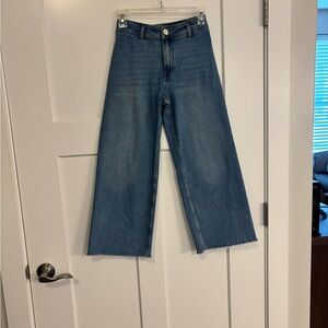 ZARA JEANS  STRAIGHT LEG CROPPED WOMEN 
SIZE 11-12 BLUE RAW HEM